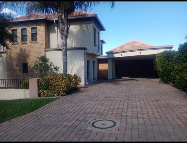 4 BEDROOM HOUSE FOR SALE IN BLUE VALLEY GOLF ESTATE